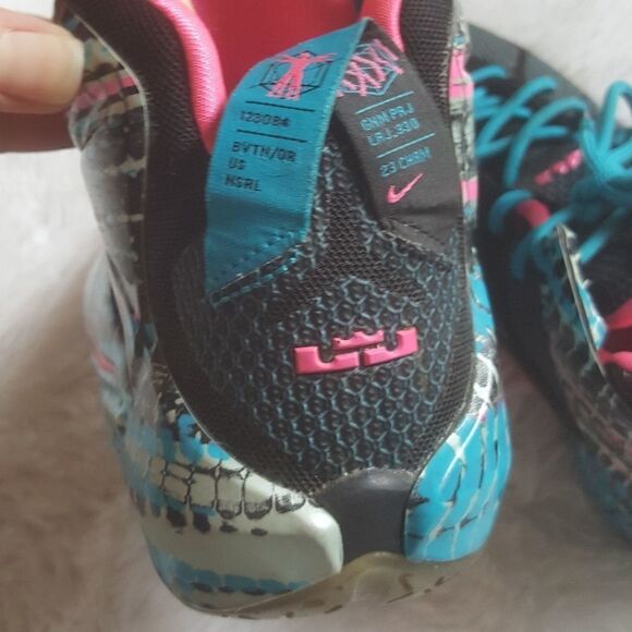 Nike Lebron XII 12 Black Pink Blue Basketball Shoes Sz 5Y Fit like a Womens 6.5 - Picture 10 of 16